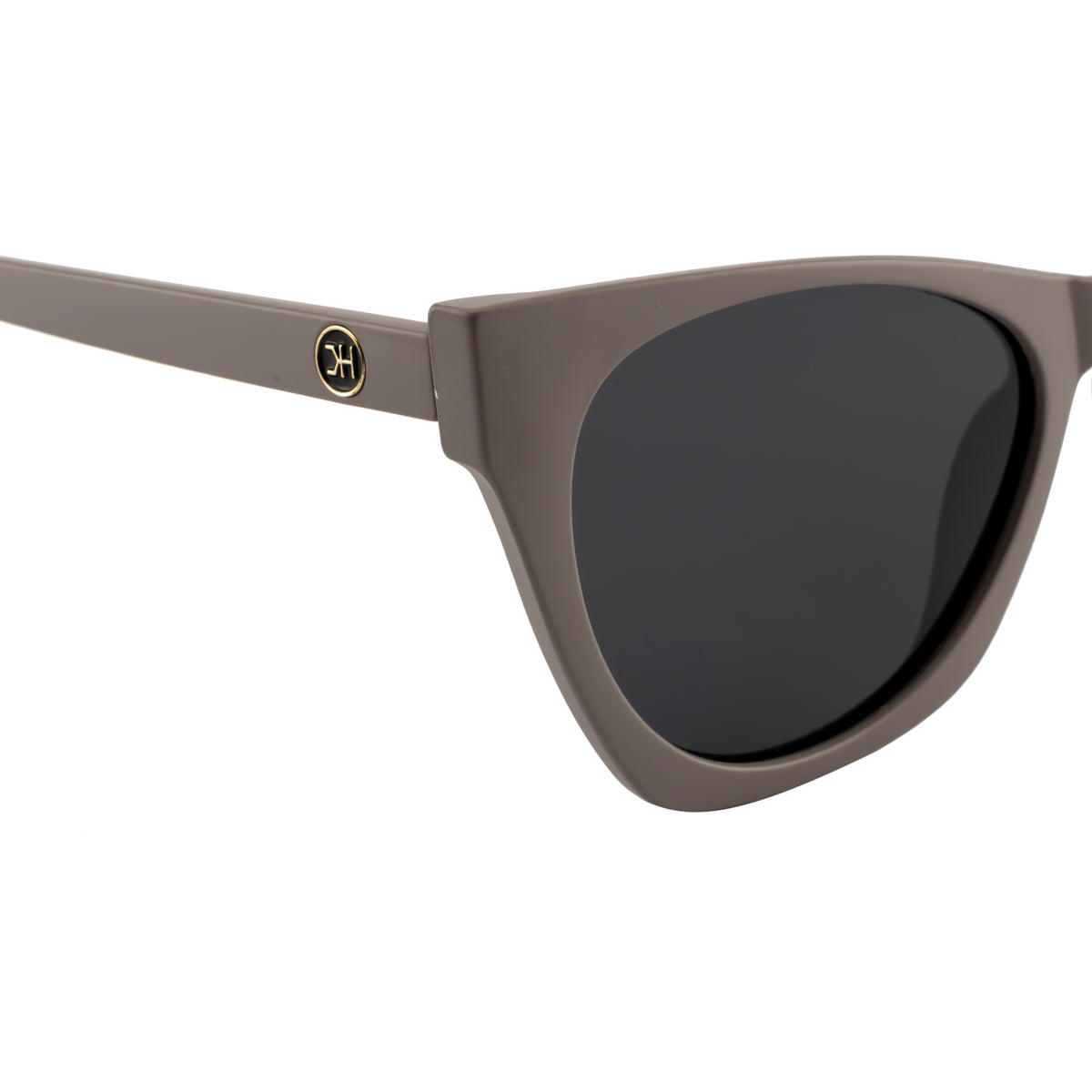 Matte Cat Eye Sunglasses – Polarized UV400 Protection